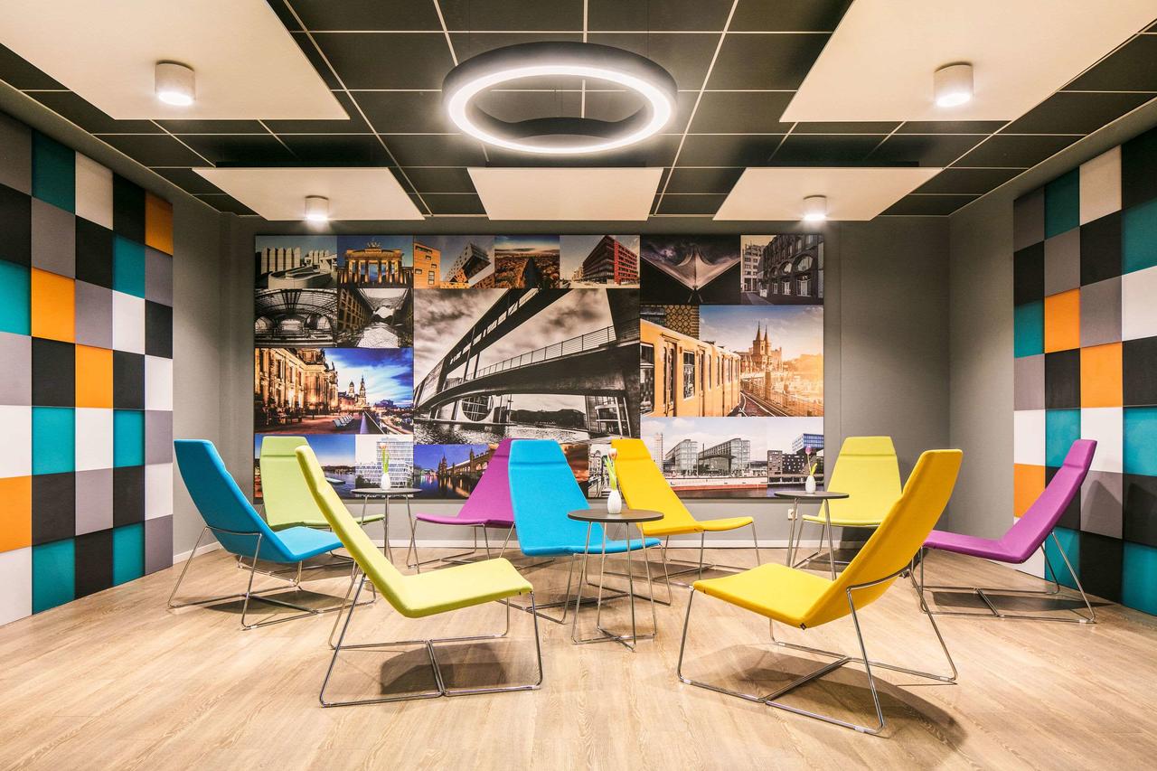 фото SPC ламинат лобби гостиница