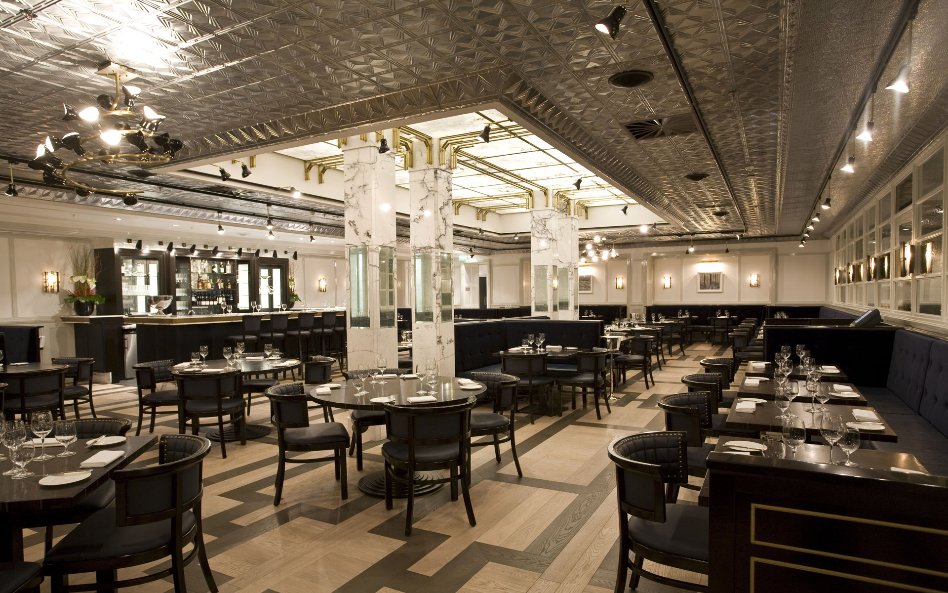 изображение SPC полы в ресторане